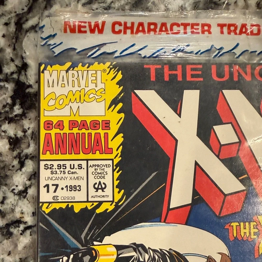 Marvel X-Men Annual Comic with Dynamic Cover - Picture 3 of 4